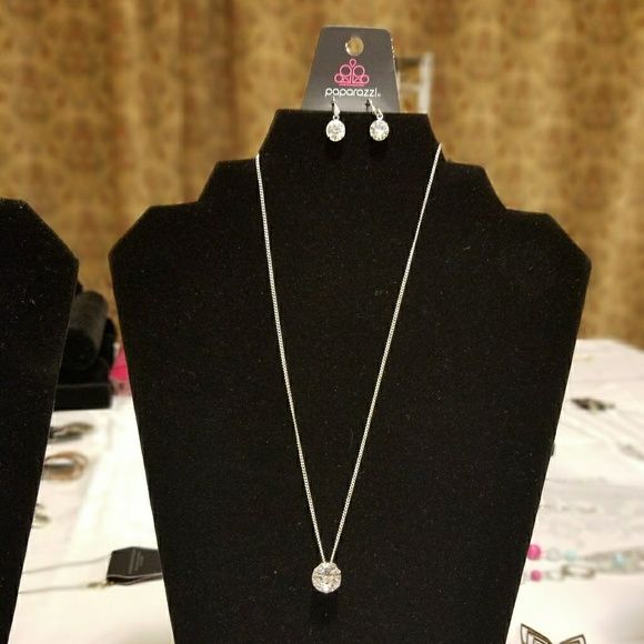 Paparazzi necklace and earring set - Picture 1 of 1